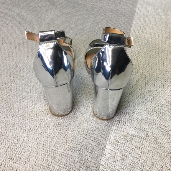 Charlotte Russe metallic silver chunky high heel - Picture 3 of 8